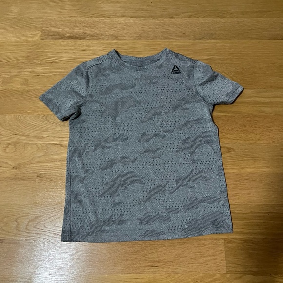 Gray Reebok T-shirt - Picture 1 of 4
